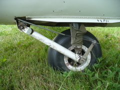 Main Wheel of Glider (P1010246)